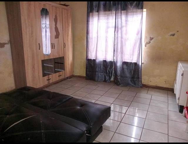 6 BEDROOM HOUSE FOR SALE IN VEREENIGING CENTRAL